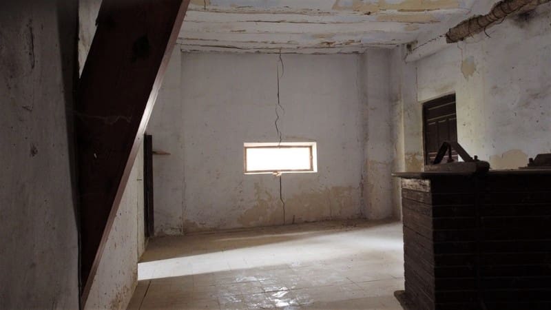 8 bedroom Finca/Country House for sale in Benamaurel - € 105,000 (Ref: 7292852)