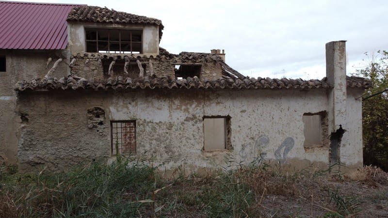 8 bedroom Finca/Country House for sale in Benamaurel - € 105,000 (Ref: 7292852)