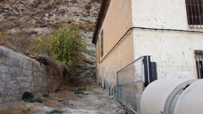 8 bedroom Finca/Country House for sale in Benamaurel - € 105,000 (Ref: 7292852)