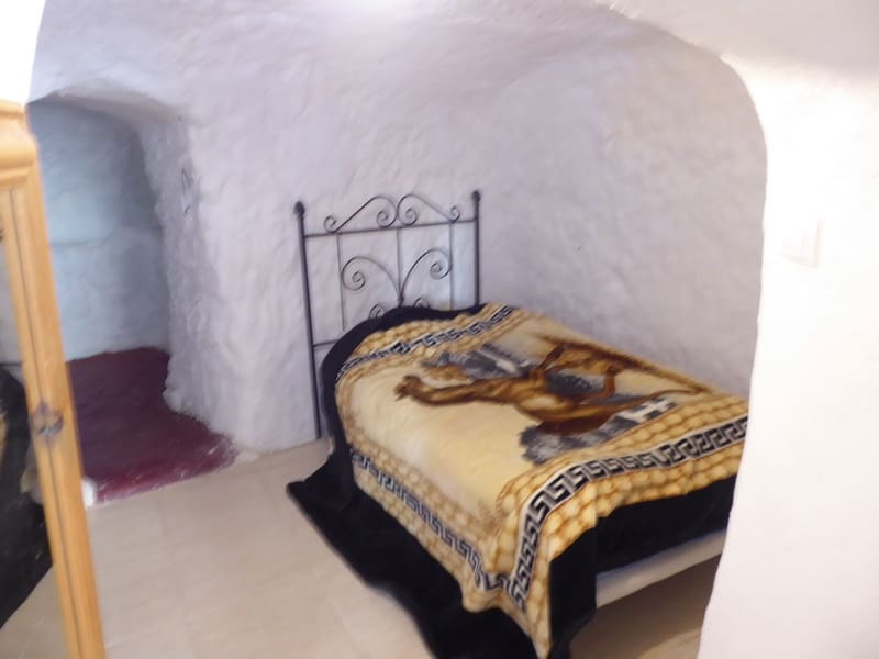 3 bedroom Cave House for sale in Zujar - € 51,000 (Ref: 7950619)