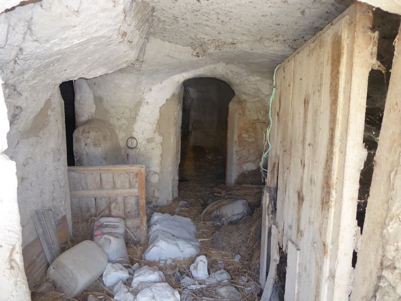 10 camera da letto Casa Grotta in vendita in Baza - 68.000 € (Rif: 7993861)