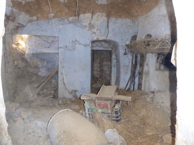 10 soveværelse Hulehus til salg i Baza - € 68.000 (Ref: 7993861)