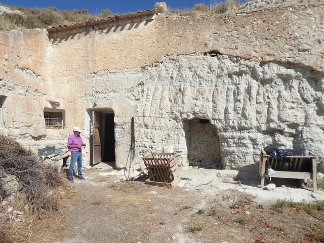 10 soveværelse Hulehus til salg i Baza - € 68.000 (Ref: 7993861)