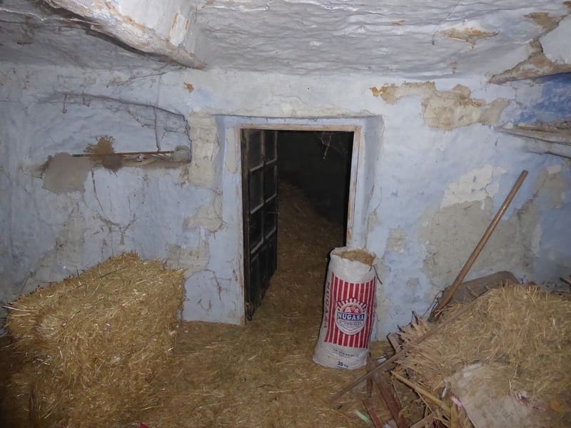 10 camera da letto Casa Grotta in vendita in Baza - 68.000 € (Rif: 7993861)