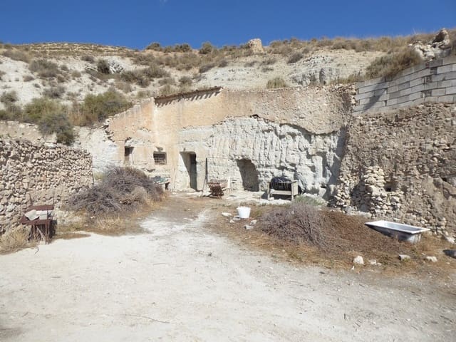 10 soveværelse Hulehus til salg i Baza - € 68.000 (Ref: 7993861)