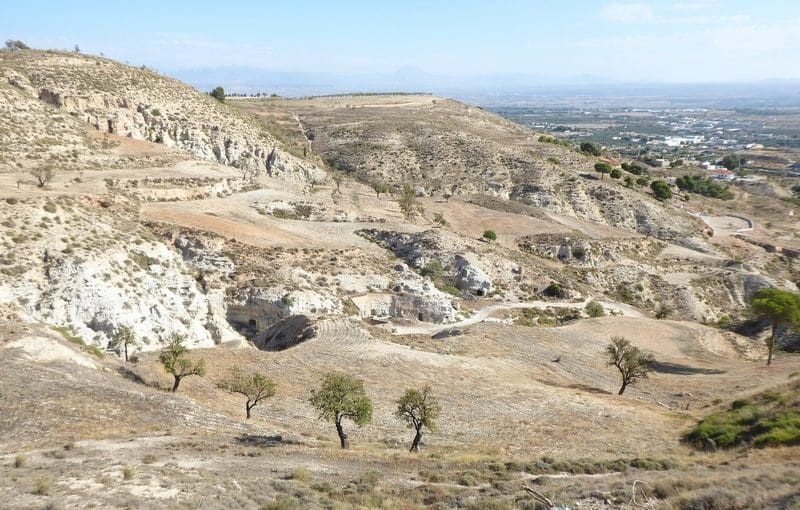 10 makuuhuone Luolatalo myytävänä paikassa Baza - 68 000 € (Ref: 7993861)