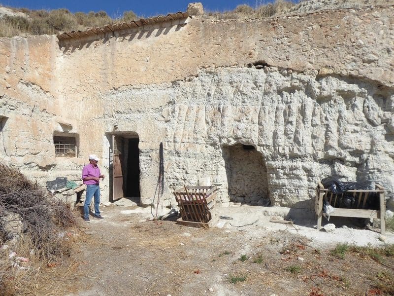 10 makuuhuone Luolatalo myytävänä paikassa Baza - 68 000 € (Ref: 7993861)