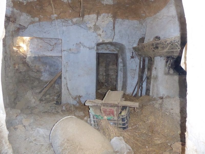 10 makuuhuone Luolatalo myytävänä paikassa Baza - 68 000 € (Ref: 7993861)