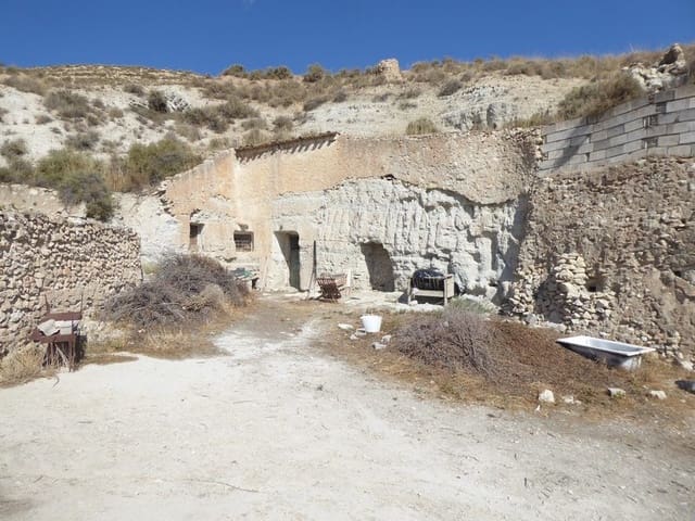 10 soveværelse Hulehus til salg i Baza - € 68.000 (Ref: 7993861)