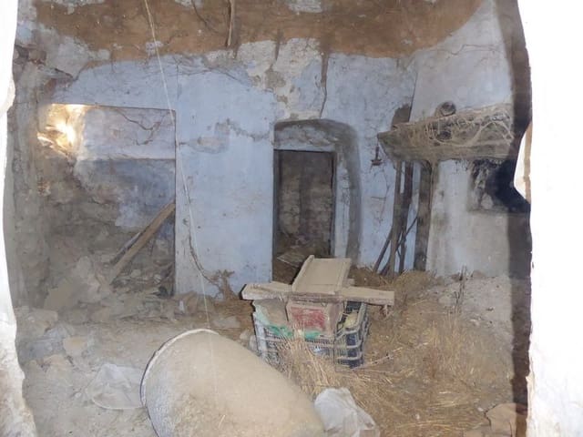 10 soveværelse Hulehus til salg i Baza - € 68.000 (Ref: 7993861)