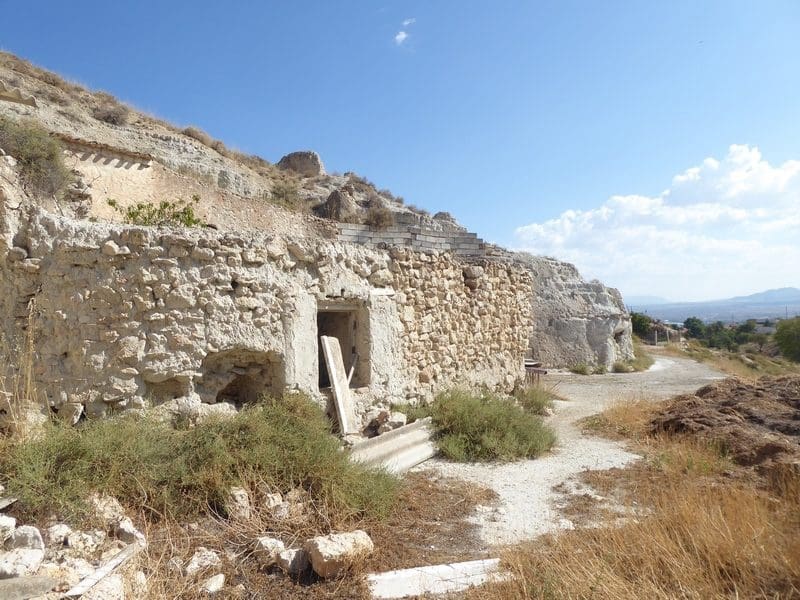 10 makuuhuone Luolatalo myytävänä paikassa Baza - 68 000 € (Ref: 7993861)