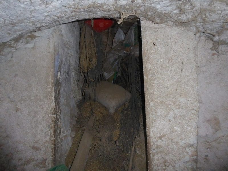 10 makuuhuone Luolatalo myytävänä paikassa Baza - 68 000 € (Ref: 7993861)