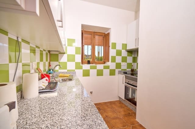 5 soveværelse Finca/Landehus til salg i Benamaurel med swimmingpool - € 164.900 (Ref: 8134490)