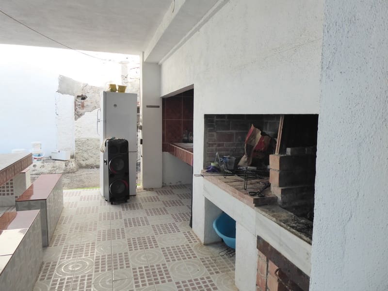 7 bedroom Finca/Country House for sale in Baza with pool - € 315,000 (Ref: 8165155)