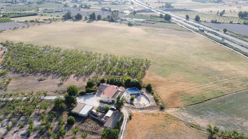 7 bedroom Finca/Country House for sale in Baza with pool - € 315,000 (Ref: 8165155)