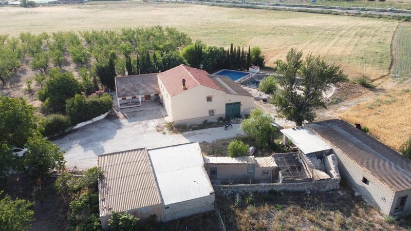7 Zimmer Finca/Landgut zu verkaufen in Baza - 315.000 € (Ref: 8165155)