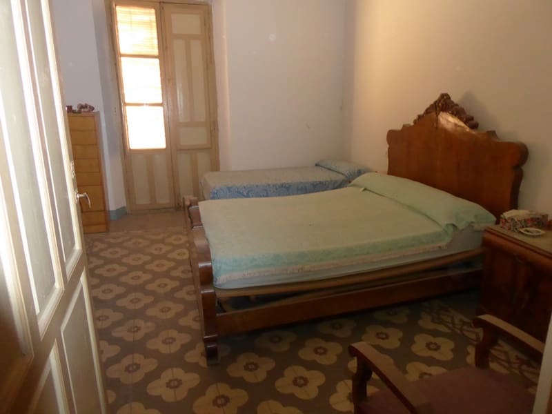 10 soveværelse Byhus til salg i Baza - € 150.000 (Ref: 8201005)