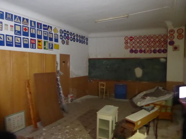 10 soveværelse Byhus til salg i Baza - € 150.000 (Ref: 8201005)