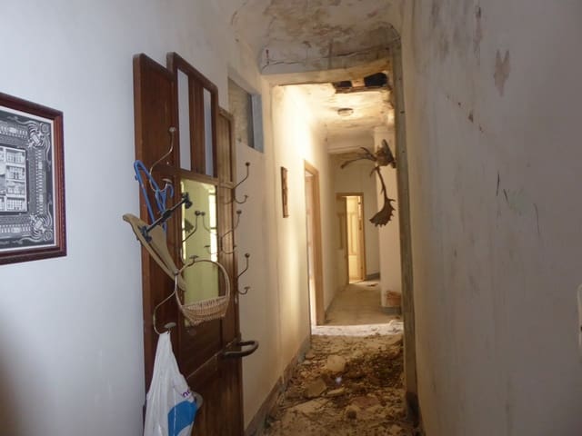 10 soveværelse Byhus til salg i Baza - € 150.000 (Ref: 8201005)