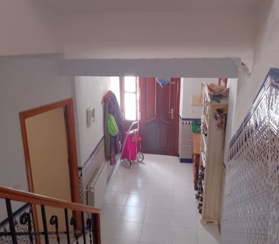 6 soveværelse Byhus til salg i Baza - € 140.000 (Ref: 8201006)