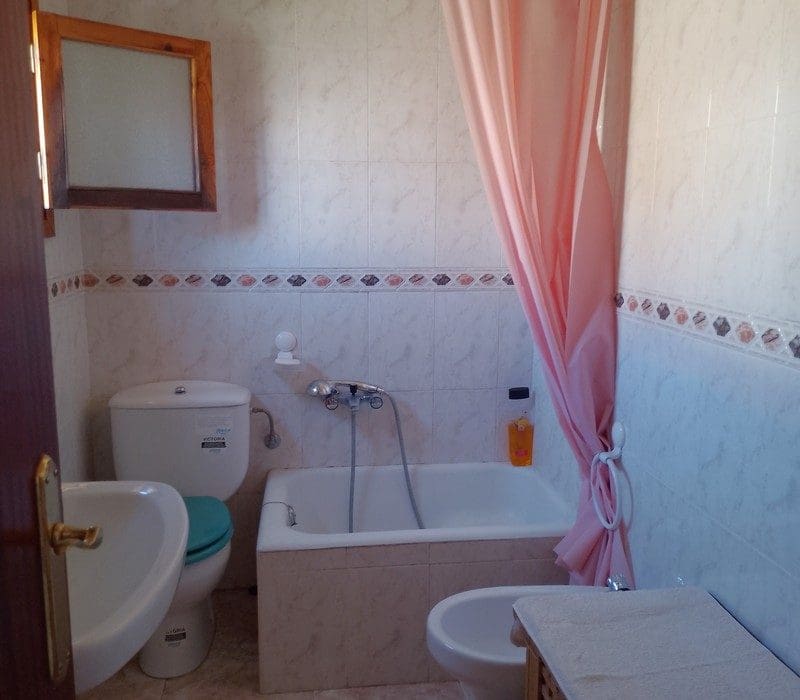 6 makuuhuone Maalaistalo myytävänä paikassa Baza - 140 000 € (Ref: 8201006)