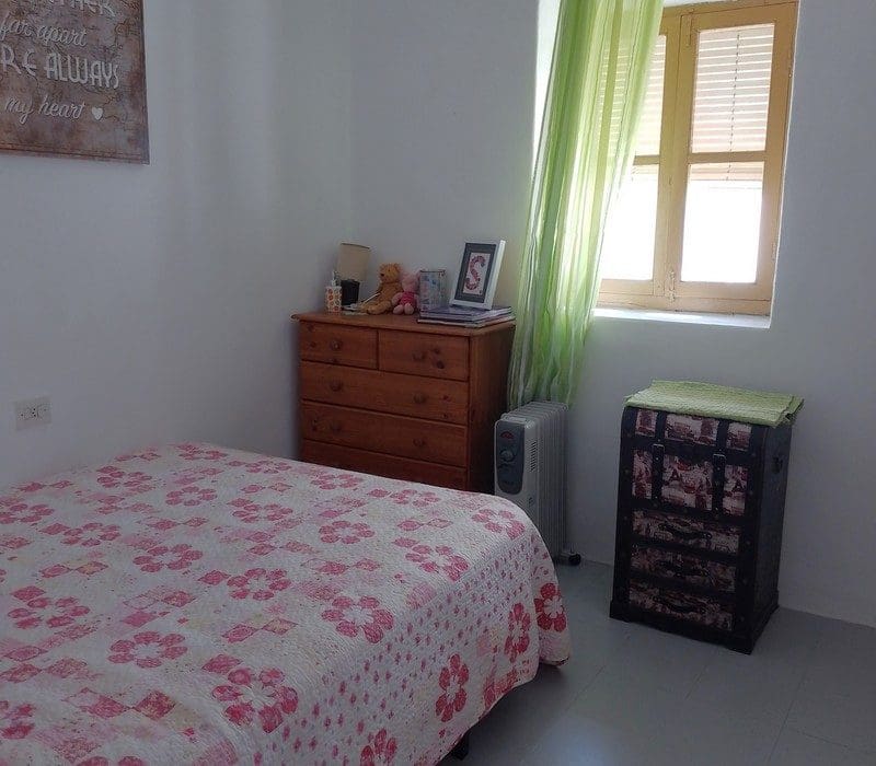 6 makuuhuone Maalaistalo myytävänä paikassa Baza - 140 000 € (Ref: 8201006)