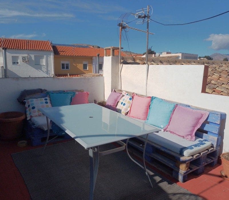 6 makuuhuone Maalaistalo myytävänä paikassa Baza - 140 000 € (Ref: 8201006)