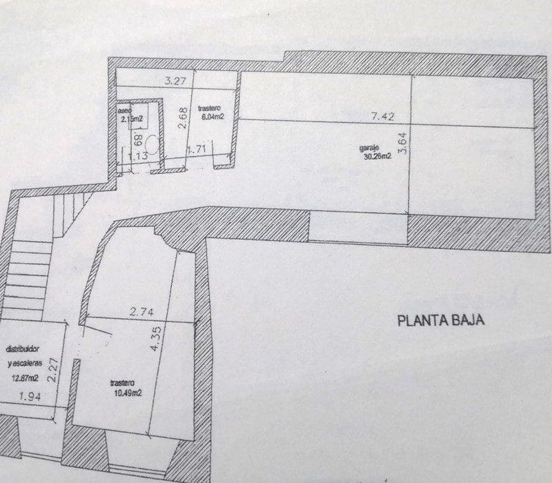 6 makuuhuone Maalaistalo myytävänä paikassa Baza - 140 000 € (Ref: 8201006)