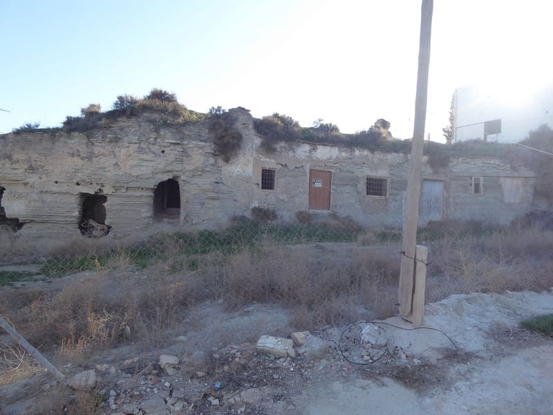 6 bedroom Cave House for sale in Castillejar - € 25,000 (Ref: 8287184)