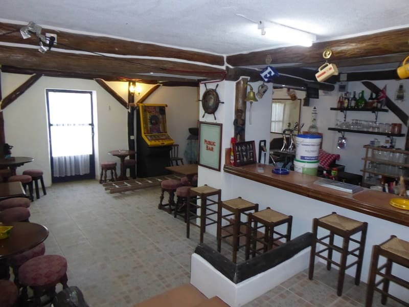 7 bedroom Townhouse for sale in Castillejar with pool - € 159,000 (Ref: 8344401)