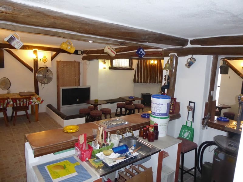 7 bedroom Townhouse for sale in Castillejar with pool - € 159,000 (Ref: 8344401)