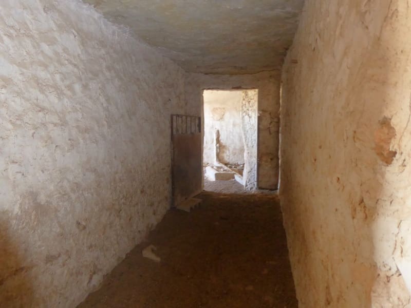 6 bedroom Cave House for sale in Orce - € 130,000 (Ref: 8401845)