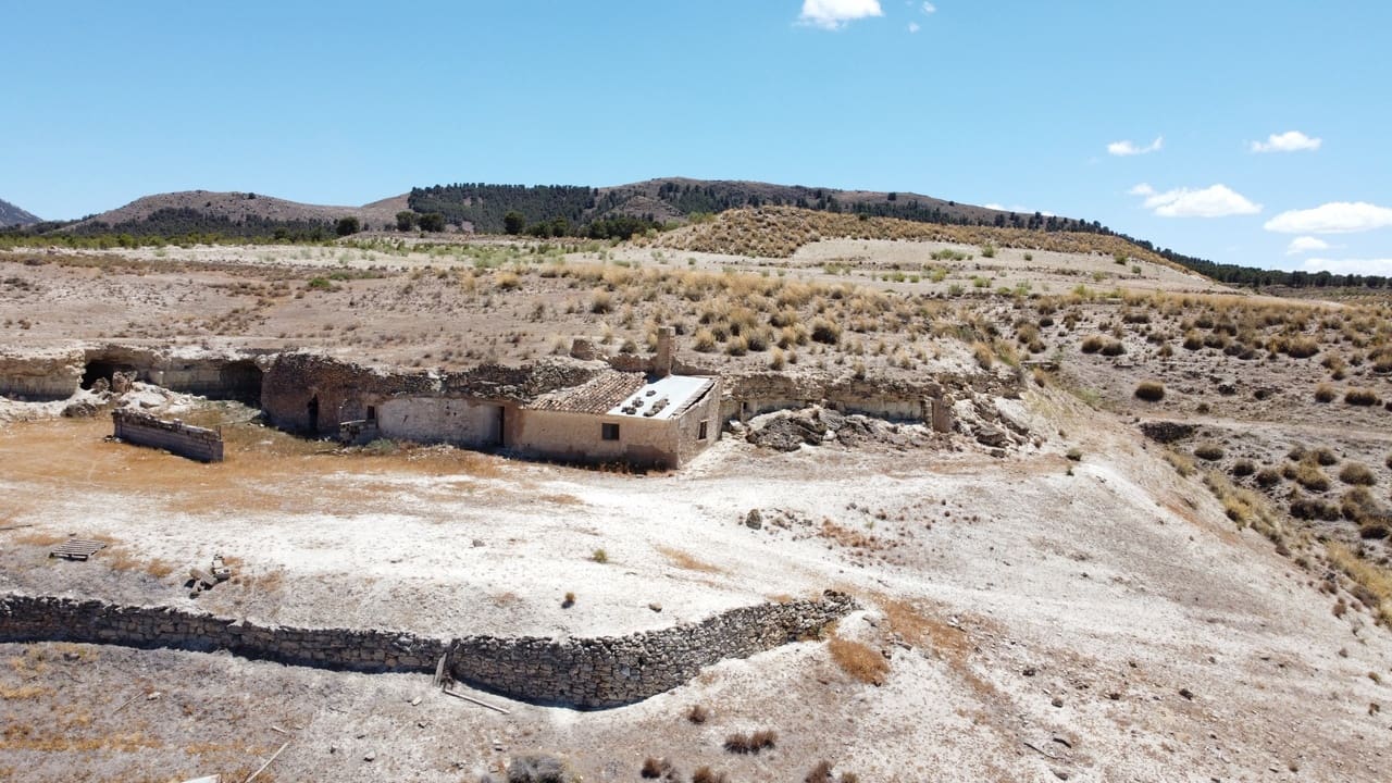 6 bedroom Cave House for sale in Orce - € 130,000 (Ref: 8401845)