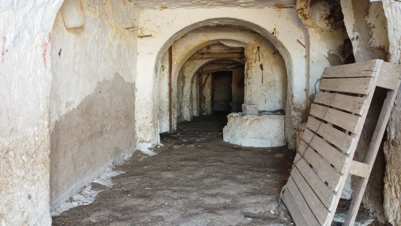 6 bedroom Cave House for sale in Orce - € 130,000 (Ref: 8401845)