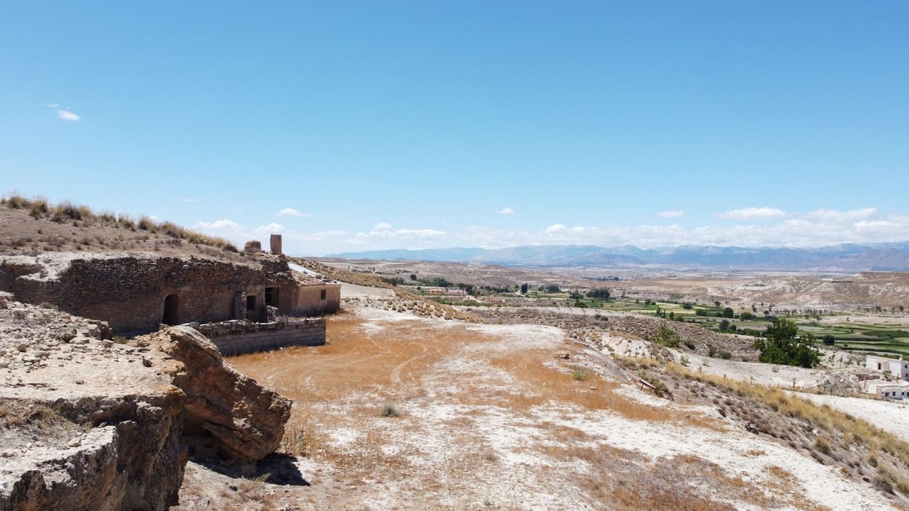 6 bedroom Cave House for sale in Orce - € 130,000 (Ref: 8401845)