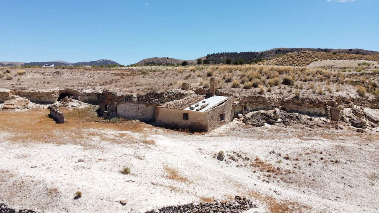 6 bedroom Cave House for sale in Orce - € 130,000 (Ref: 8401845)