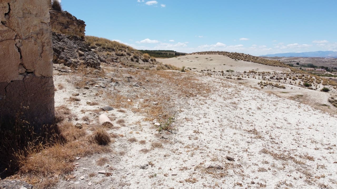 6 bedroom Cave House for sale in Orce - € 130,000 (Ref: 8401845)