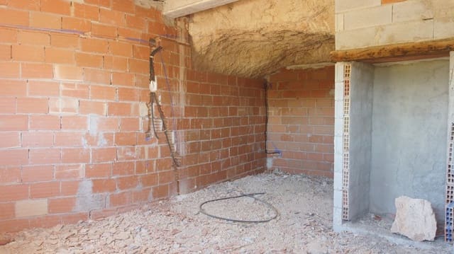 5 bedroom Cave House for sale in Orce with pool - € 99,950 (Ref: 8429902)
