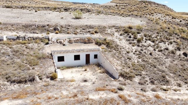 5 bedroom Cave House for sale in Orce with pool - € 99,950 (Ref: 8429902)