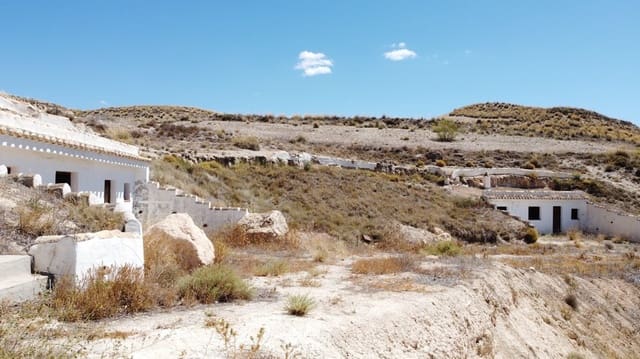 5 bedroom Cave House for sale in Orce with pool - € 99,950 (Ref: 8429902)