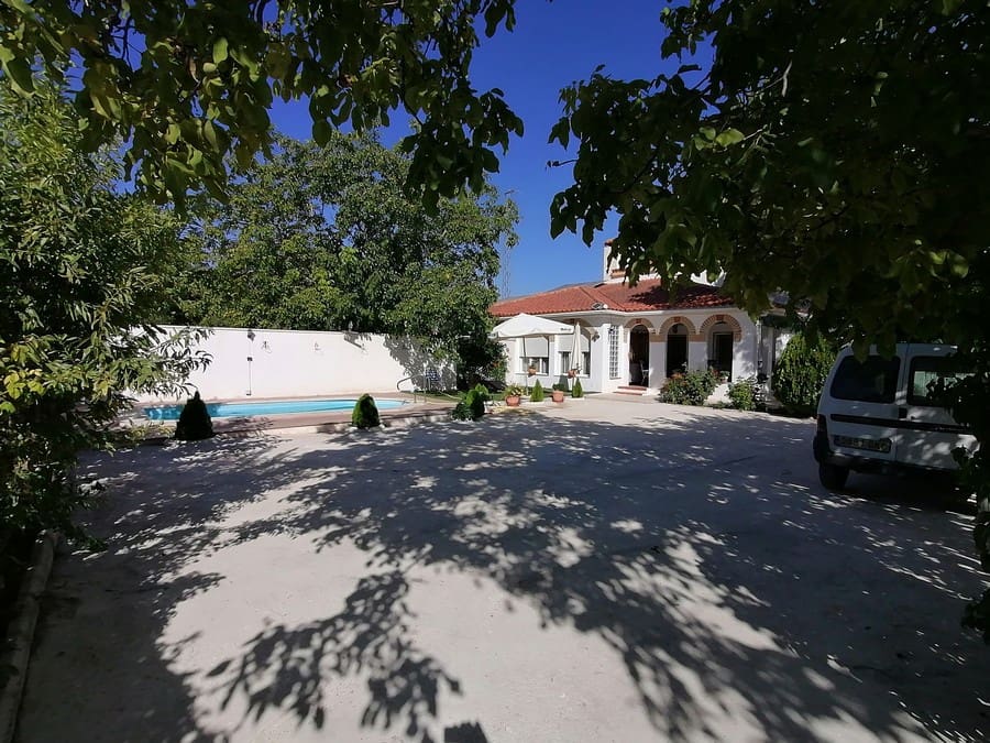 6 soverom Finca/Herregård til salgs i Baza med svømmebasseng - € 233 000 (Ref: 8441292)