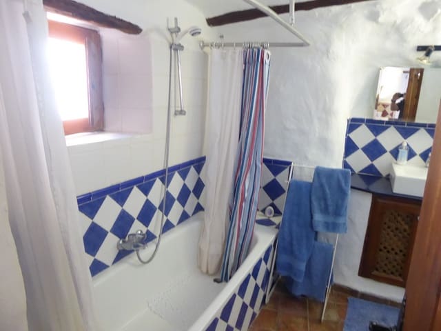 4 slaapkamer Grotwoning te koop in Galera - € 110.000 (Ref: 8541164)