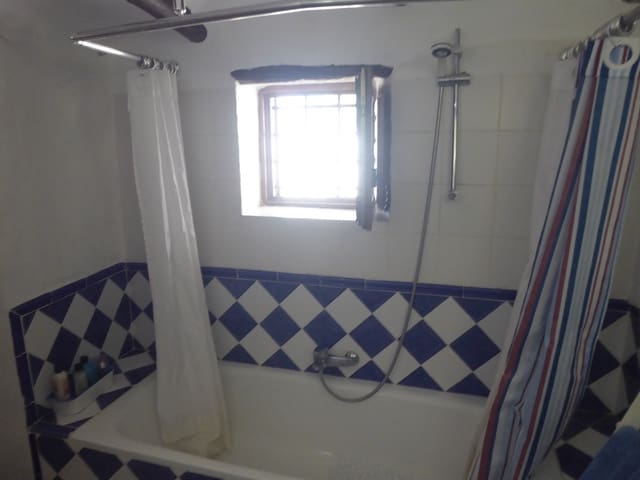 4 slaapkamer Grotwoning te koop in Galera - € 110.000 (Ref: 8541164)