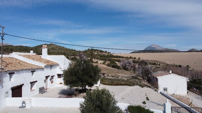 Finca/Casa Rural de 4 habitaciones en Huéscar en venta - 200.000 € (Ref: 8636035)