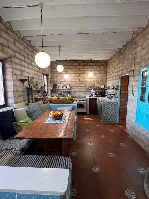 8 soveværelse Finca/Landehus til salg i Caniles med swimmingpool - € 395.000 (Ref: 8697475)