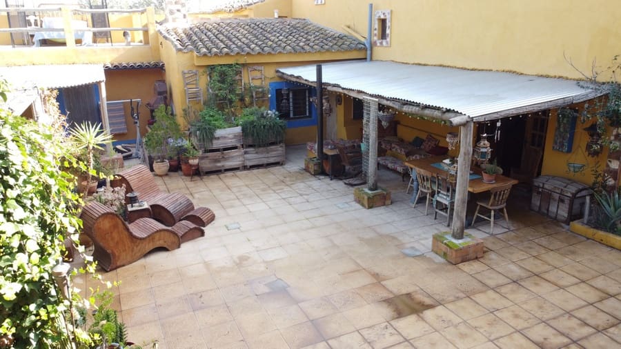 8 soveværelse Finca/Landehus til salg i Caniles med swimmingpool - € 395.000 (Ref: 8697475)