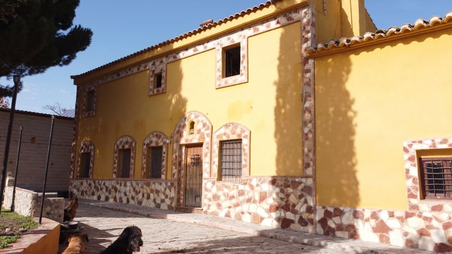 8 soveværelse Finca/Landehus til salg i Caniles med swimmingpool - € 395.000 (Ref: 8697475)