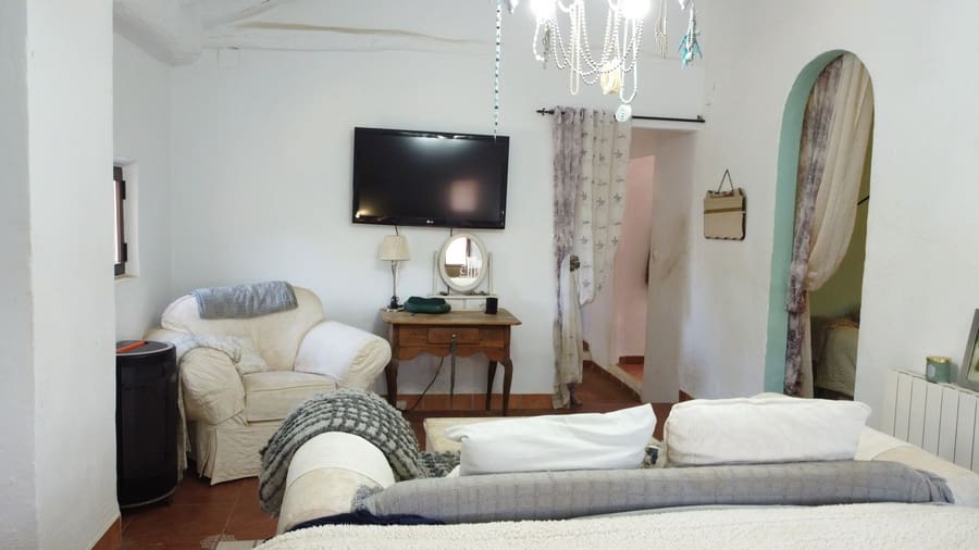 8 soveværelse Finca/Landehus til salg i Caniles med swimmingpool - € 395.000 (Ref: 8697475)