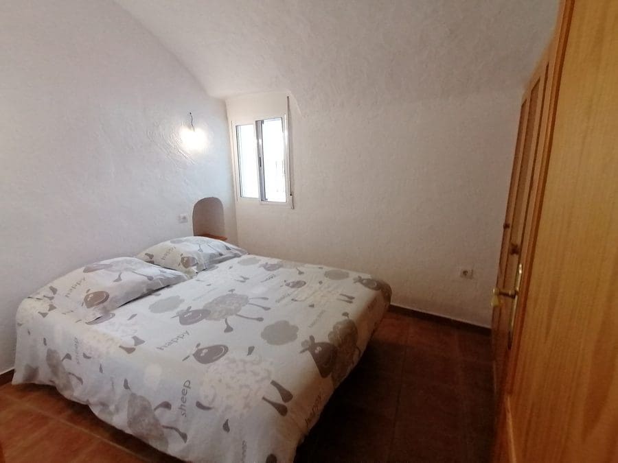5 sypialnia Dom w skale na sprzedaż w Cortes de Baza - 115 000 € (Ref: 8707434)