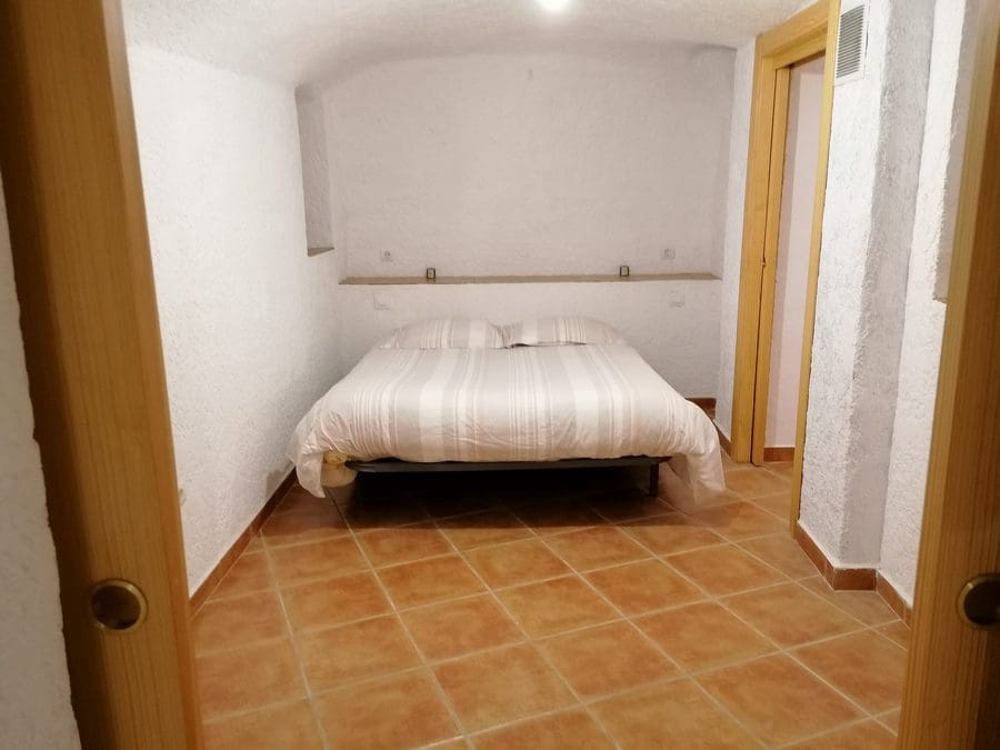 5 sypialnia Dom w skale na sprzedaż w Cortes de Baza - 115 000 € (Ref: 8707434)